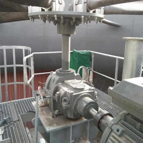 Wet cooling tower reducer